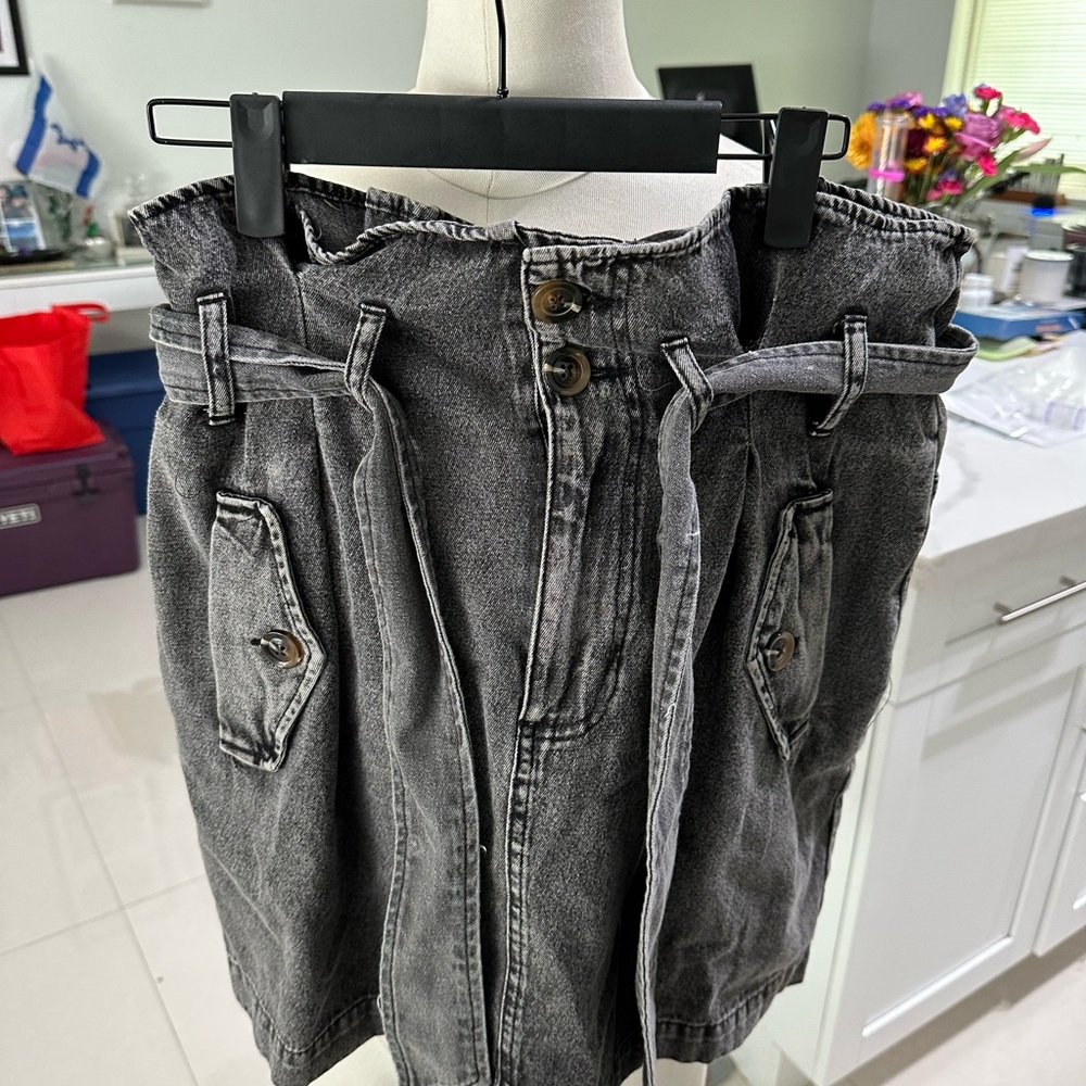 Who What Wear High-Waisted Gray Denim Skirt with Belt- Never Worn